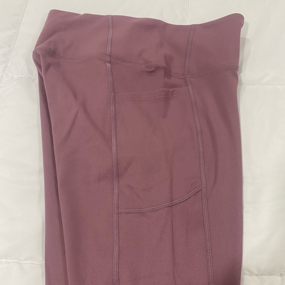 Victoria’s Secret Flow On Point Leggings - Picture 3 of 3